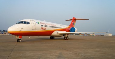 ARJ21 staje się C909. Hainan Airlines kupują 40 maszyn