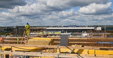 Łotwa: Trwa przetarg na terminal cargo Rail Baltiki przy lotnisku w Rydze 