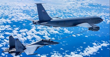 USAF: KC-135R zatankował malezyjskie Su-30MKM (zdjęcia)