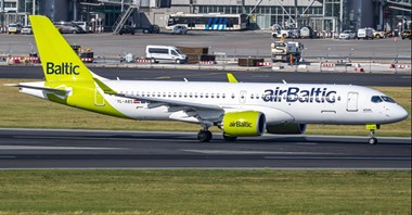 airBaltic tnie letnią siatkę. Powodem problemy z silnikami PW w A220